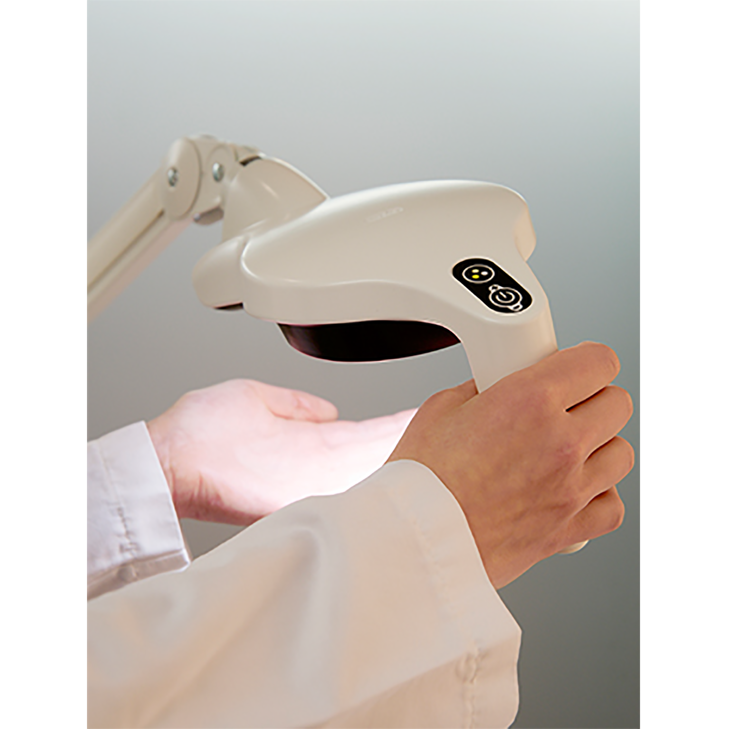 Luxo Generation II LHH Examination Light | Trolley (4)