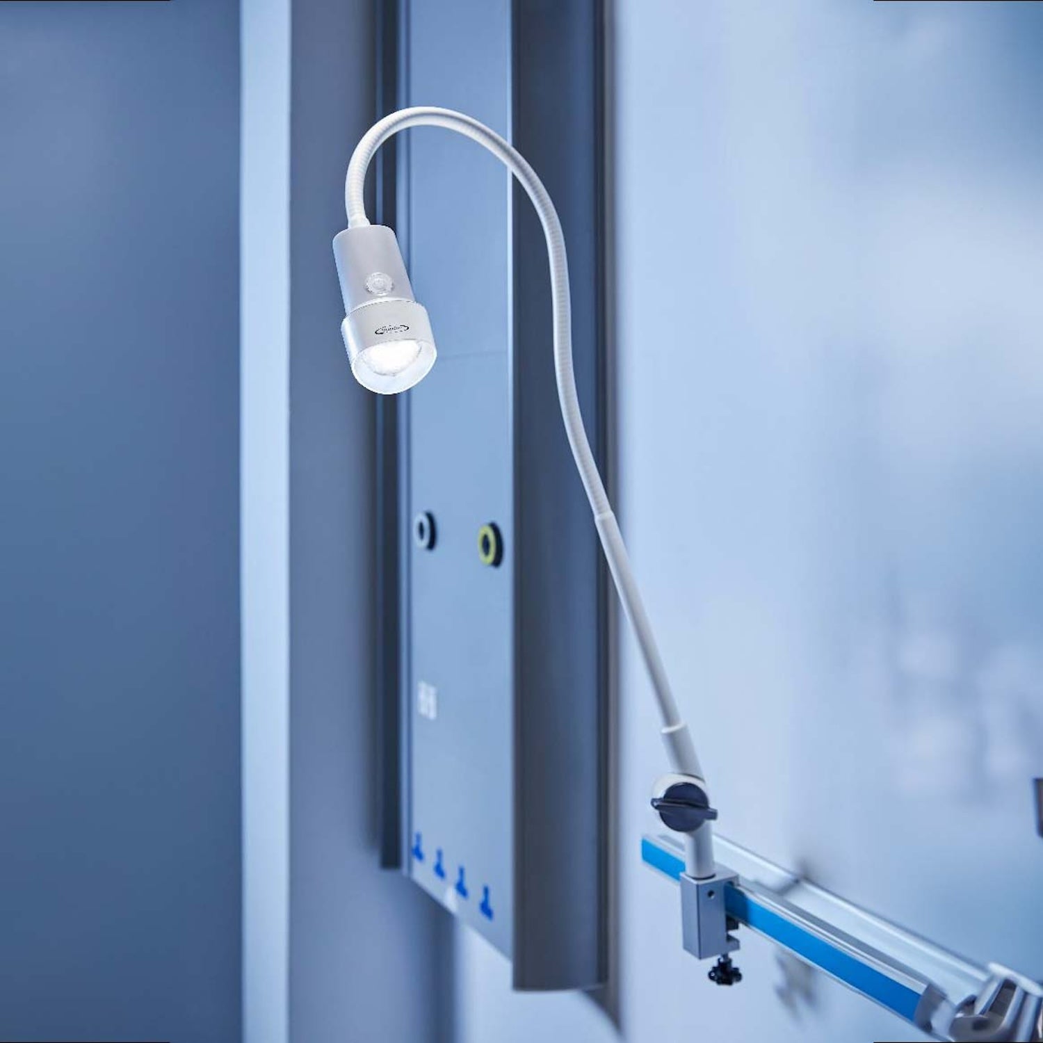 Coolview CLED30SH Horizontal Examination Light | Wall Mounted (1)