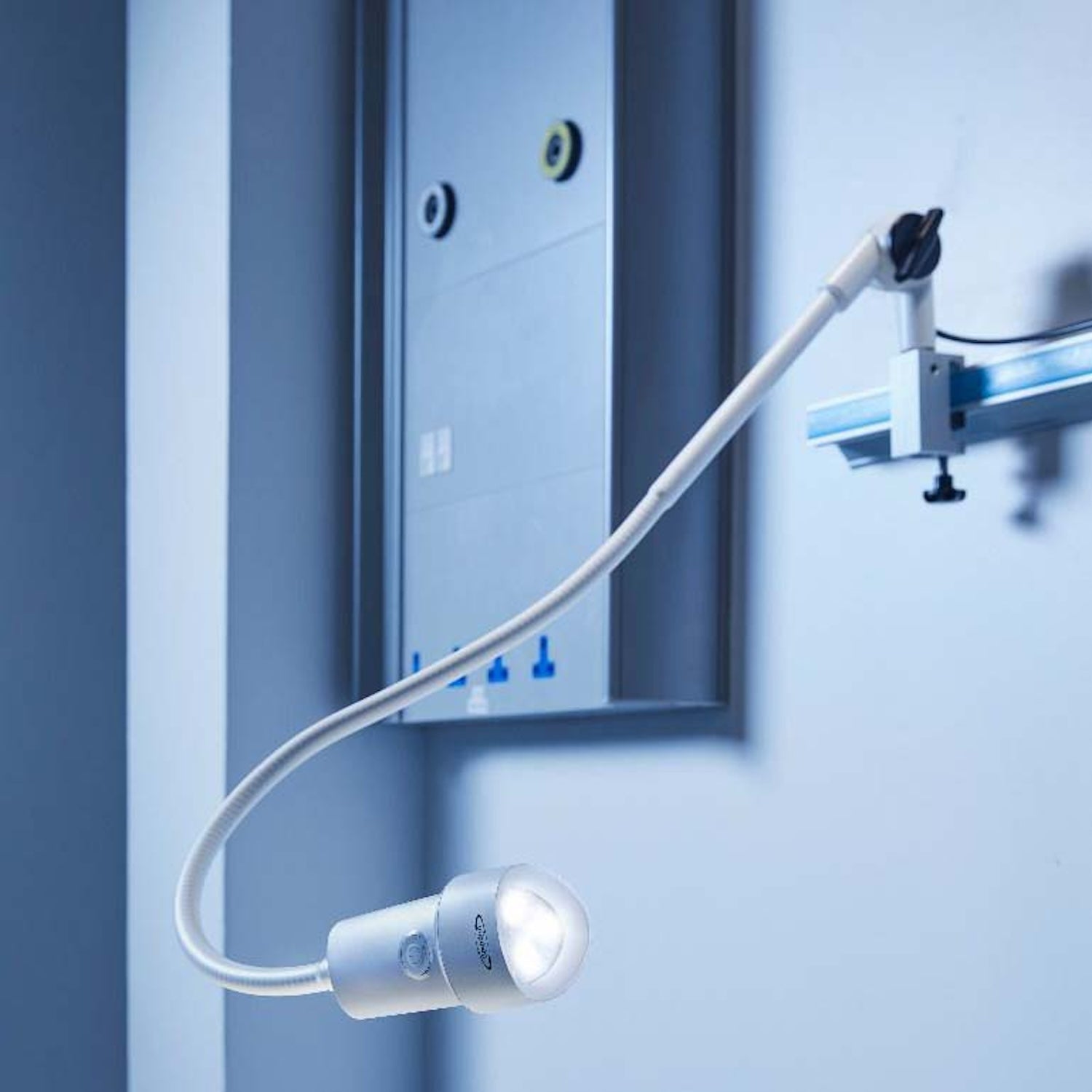 Coolview CLED30SH Horizontal Examination Light | Rail Mounted (2)