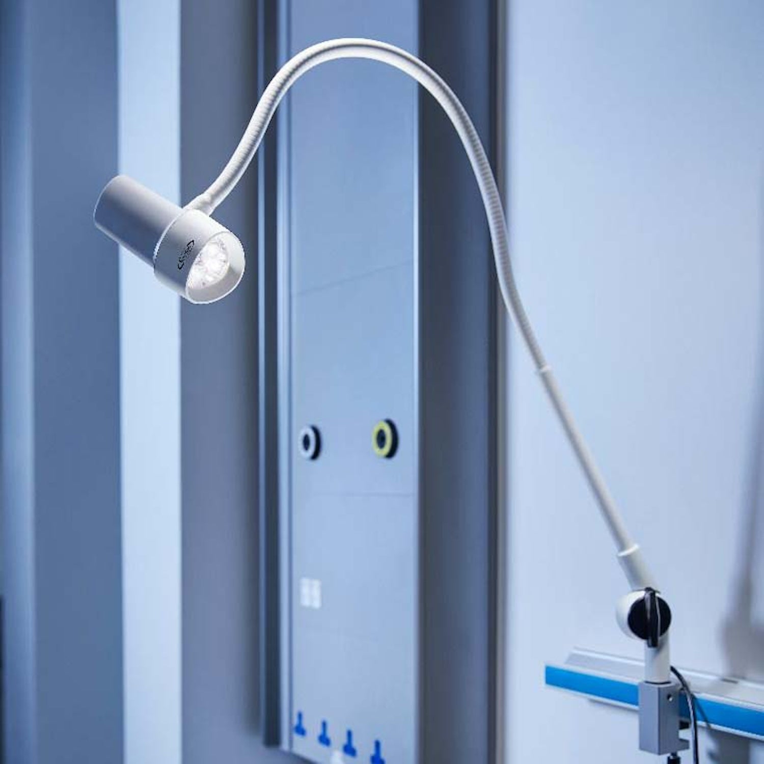 Coolview CLED30SV Vertical Examination Light | Rail Mounted (1)
