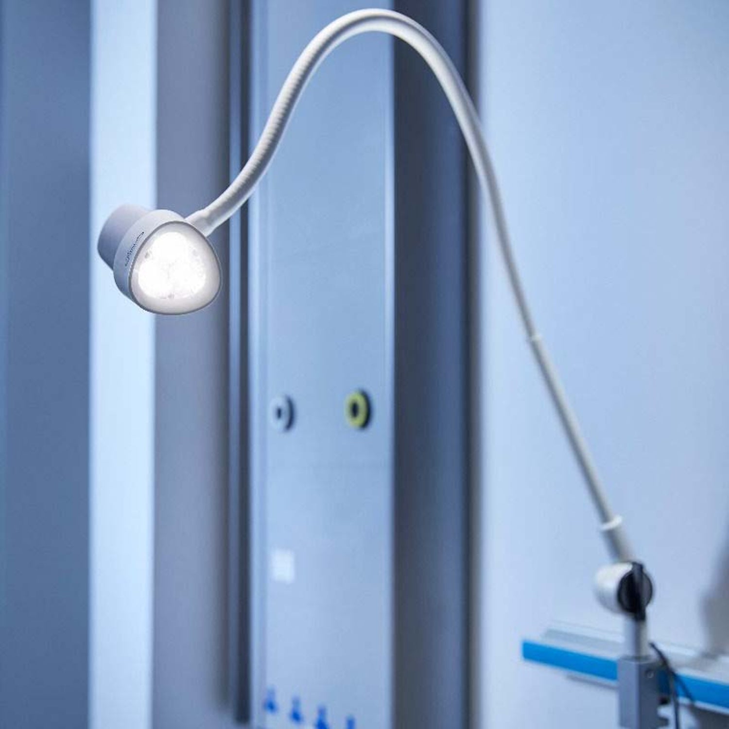 Coolview CLED30SV Vertical Examination Light | Desk Mounted (2)
