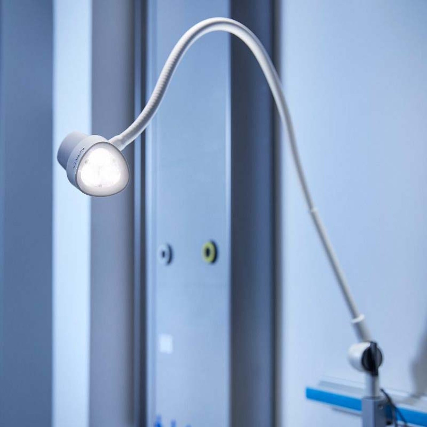 Coolview CLED30SV Vertical Examination Light | Rail Mounted (2)