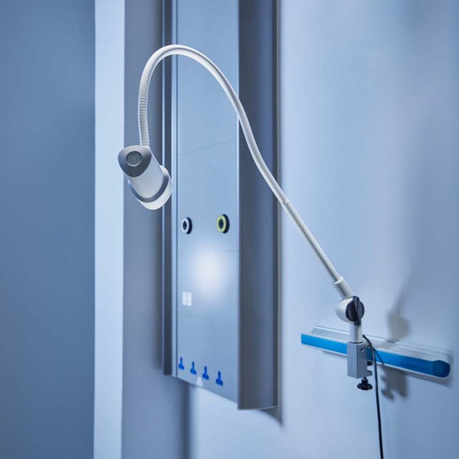 Coolview CLED30SV Vertical Examination Light | Desk Mounted (3)