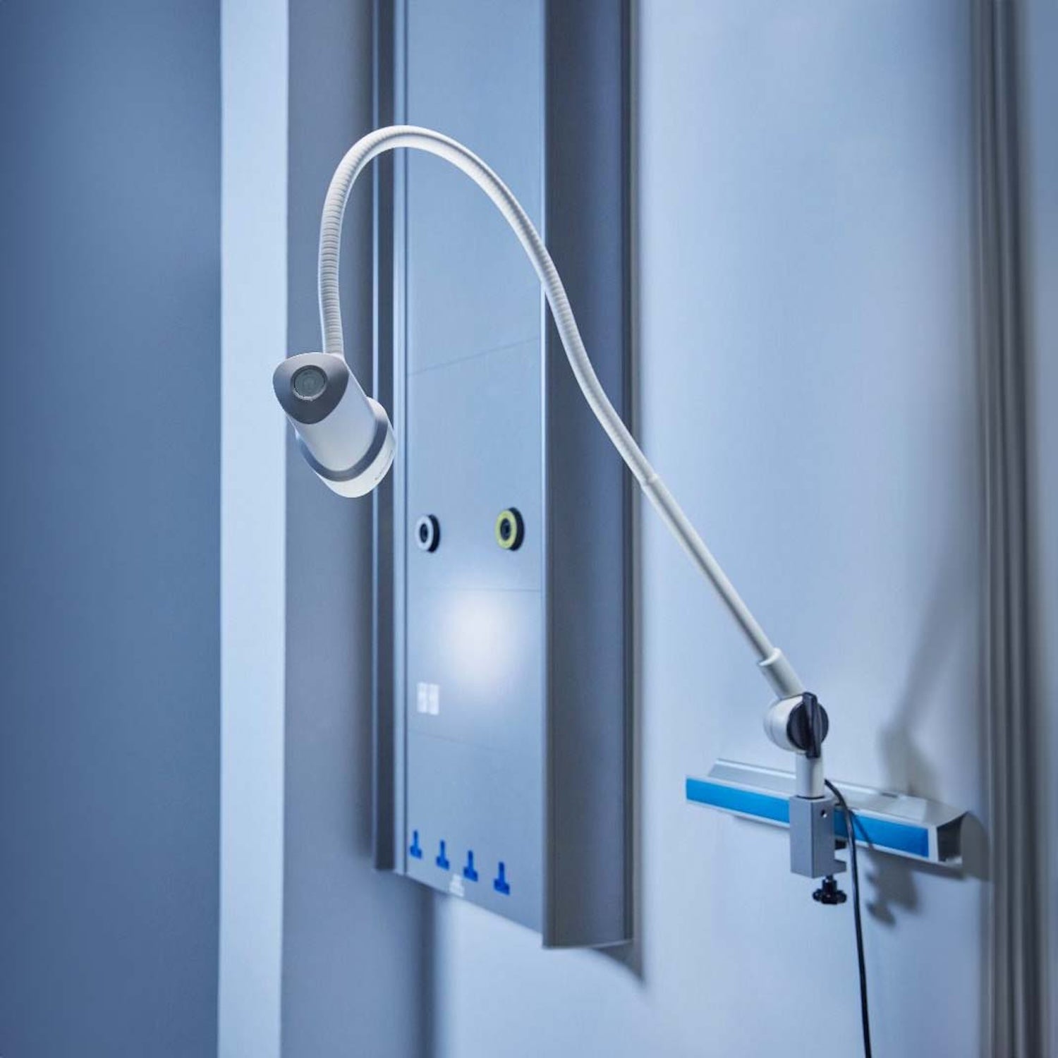 Coolview CLED30SV Vertical Examination Light | Back Mounted (3)