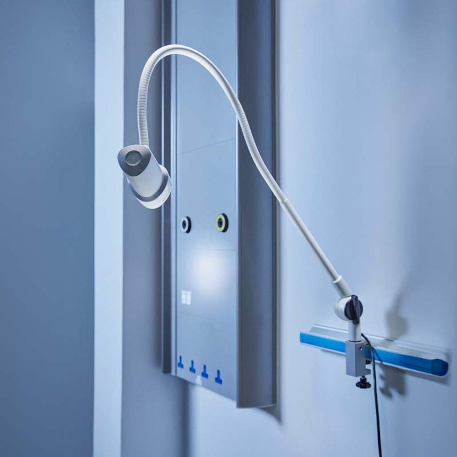 Coolview CLED30SV Vertical Examination Light | G-Clamp (3)