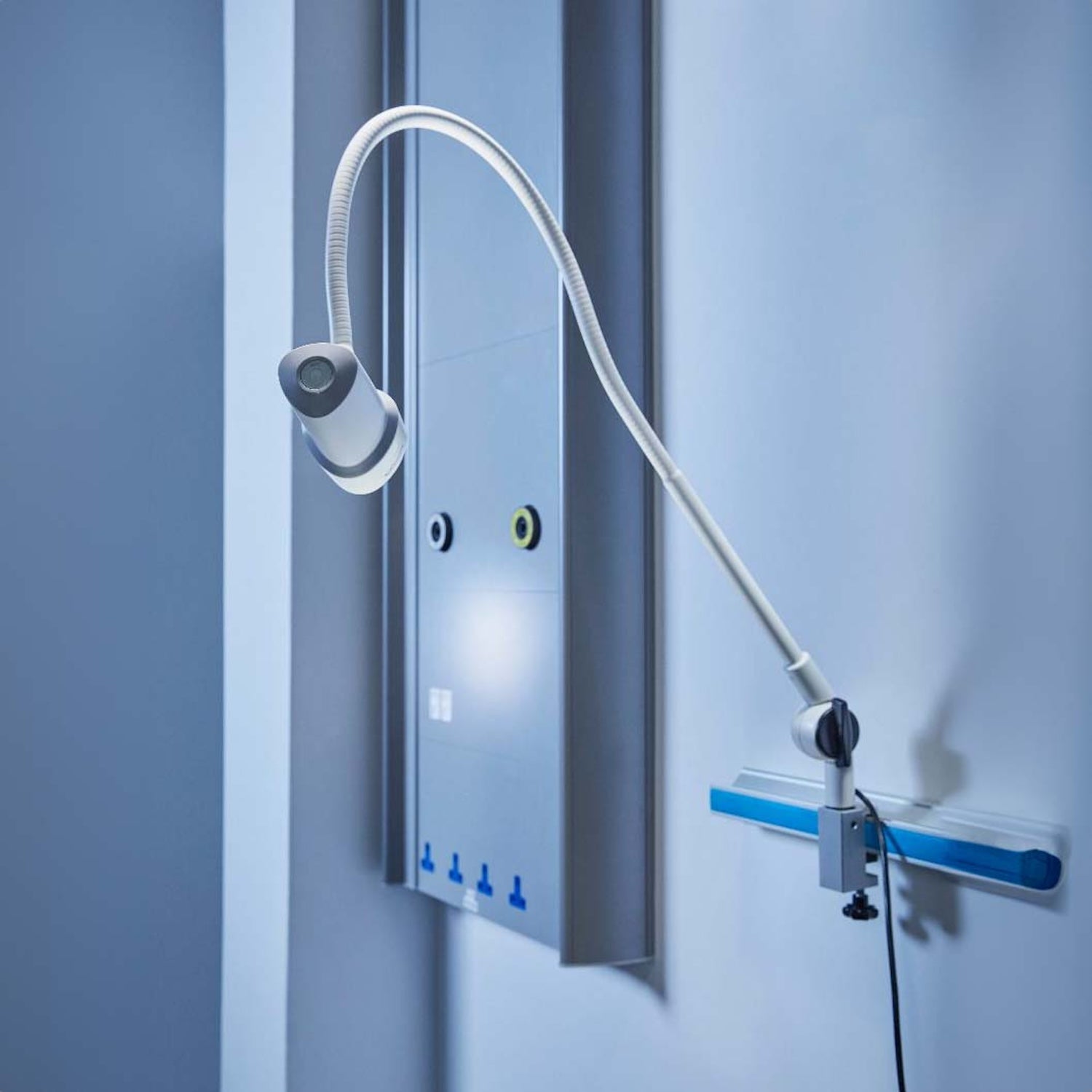 Coolview CLED30SV Vertical Examination Light | Rail Mounted (3)
