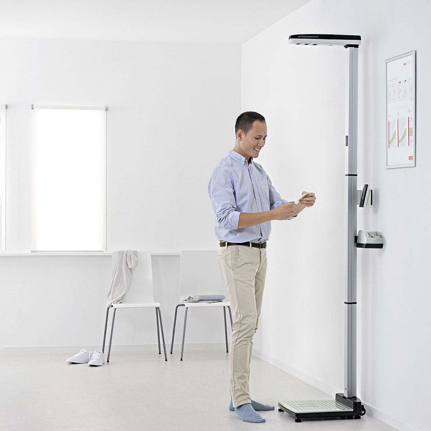 seca 287 Wireless Ultrasonic Measuring Station for Height & Weight with Voice Guidance (2)