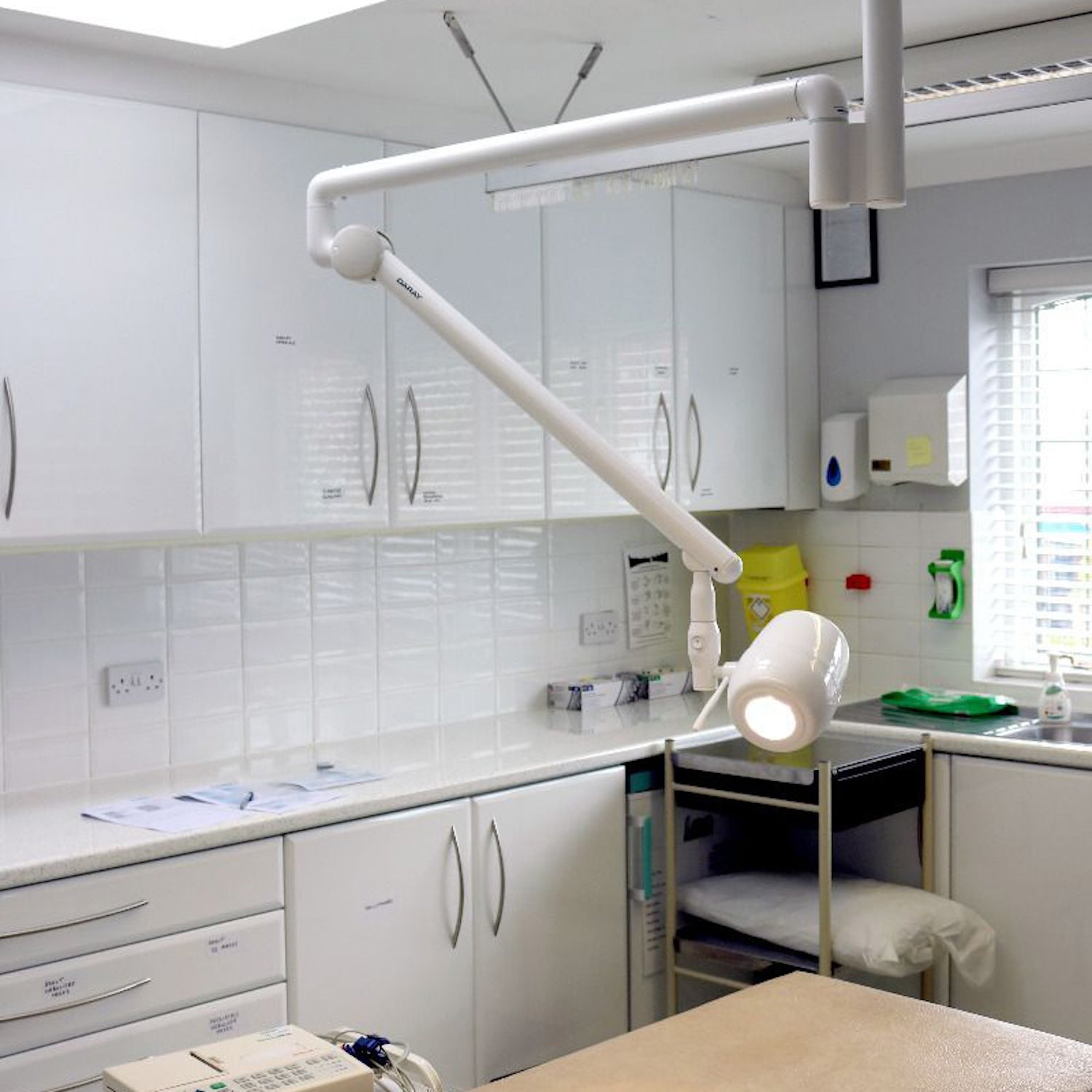 Daray X400 LED Examination Light | Wall Mounted (1)